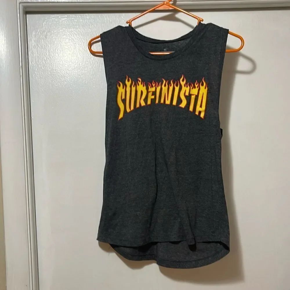 Surfinista tank top size medium